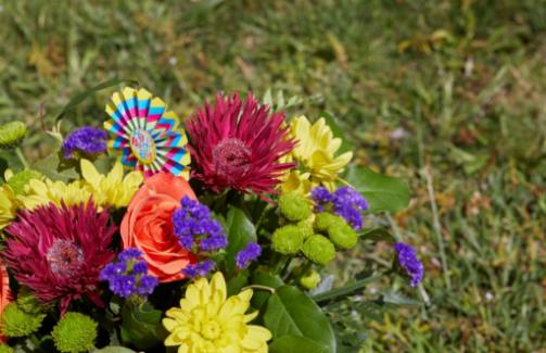 Förvandla ditt hem med pudrosa ranunkler: Idéer för att göra egna blomsterarrangemang