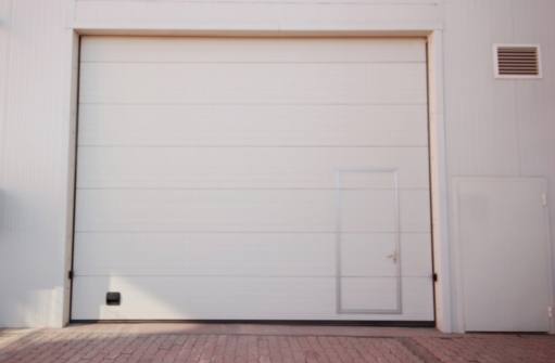 Säkra din garage: Väsentliga säkerhetsförbättringar för din garageport