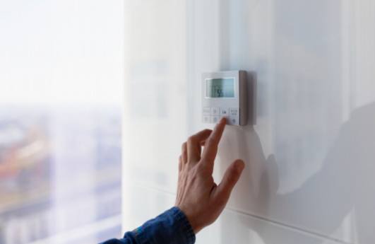 Hur en smart termostat kan spara pengar på energiräkningar